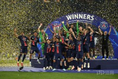 5年身价下滑1.5亿欧，30岁斯特林无球可踢，周薪超30万镑离队都难